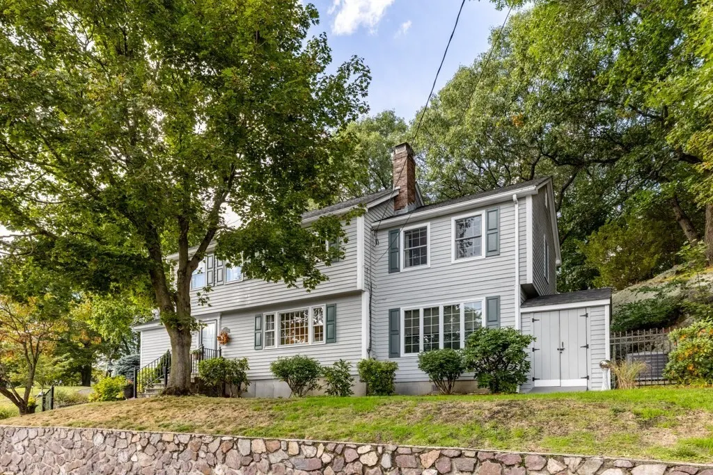2 Rosemary Ave, Wakefield