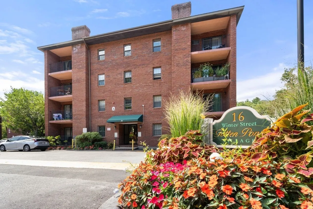 16 Winter St #24A, Waltham
