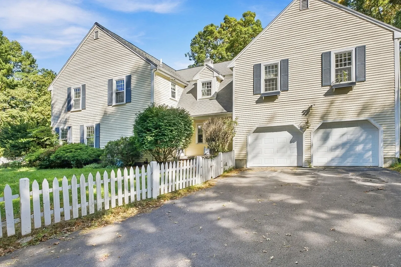76 Carroll Dr, Foxboro