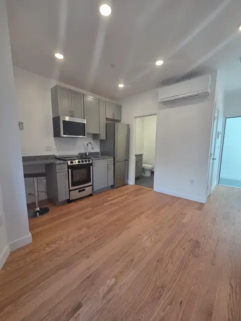 165 Hawthorne Street #203