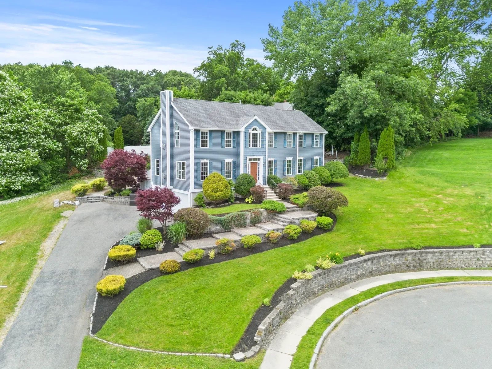 8 Woods Hill Cir, Woburn