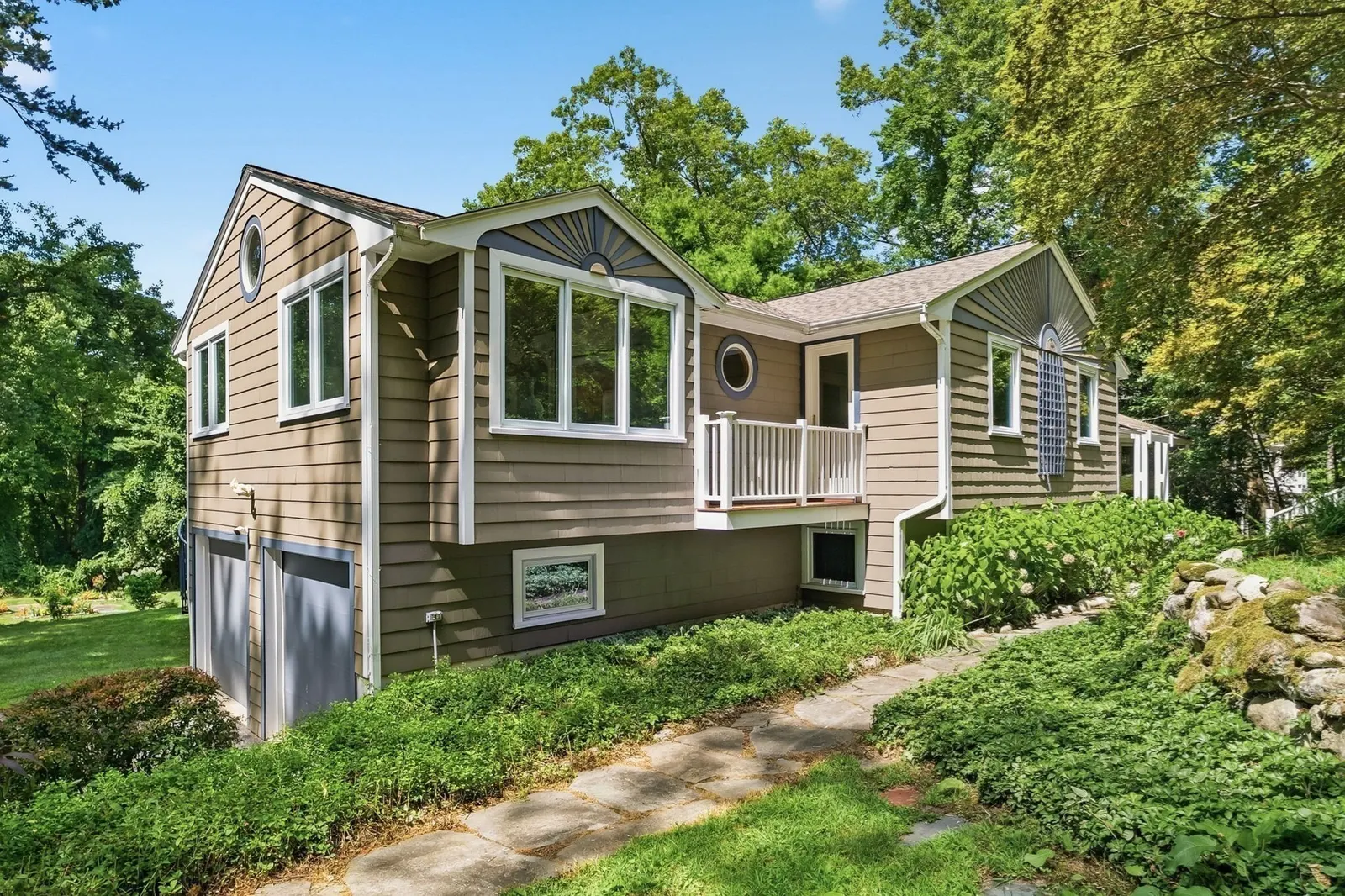 126 Lexington Road, Lincoln