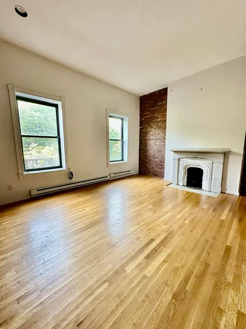 11 Dwight St #1