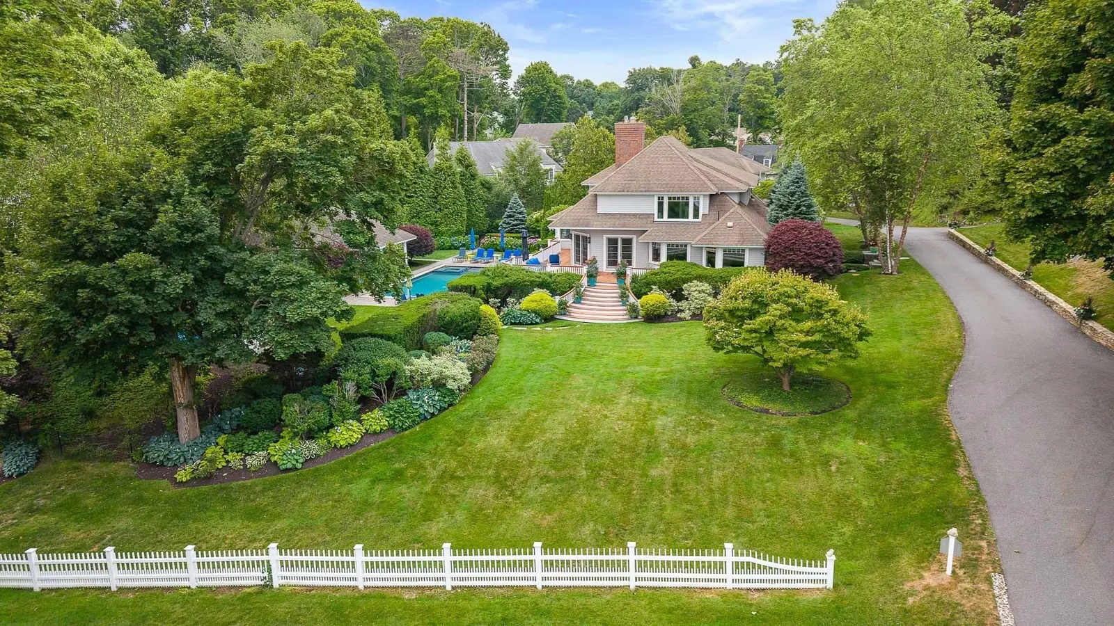 1 Anchorage Ln, Marblehead