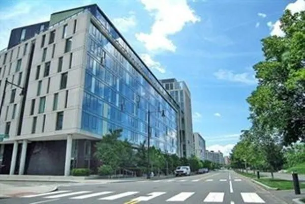 2 Earhart Street #811, Cambridge
