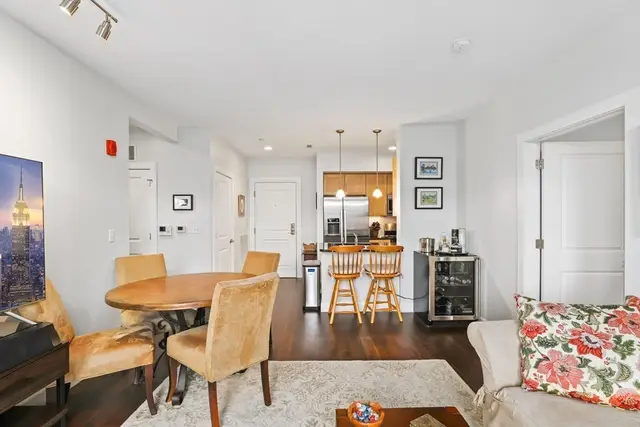 1501 Commonwealth Ave #302