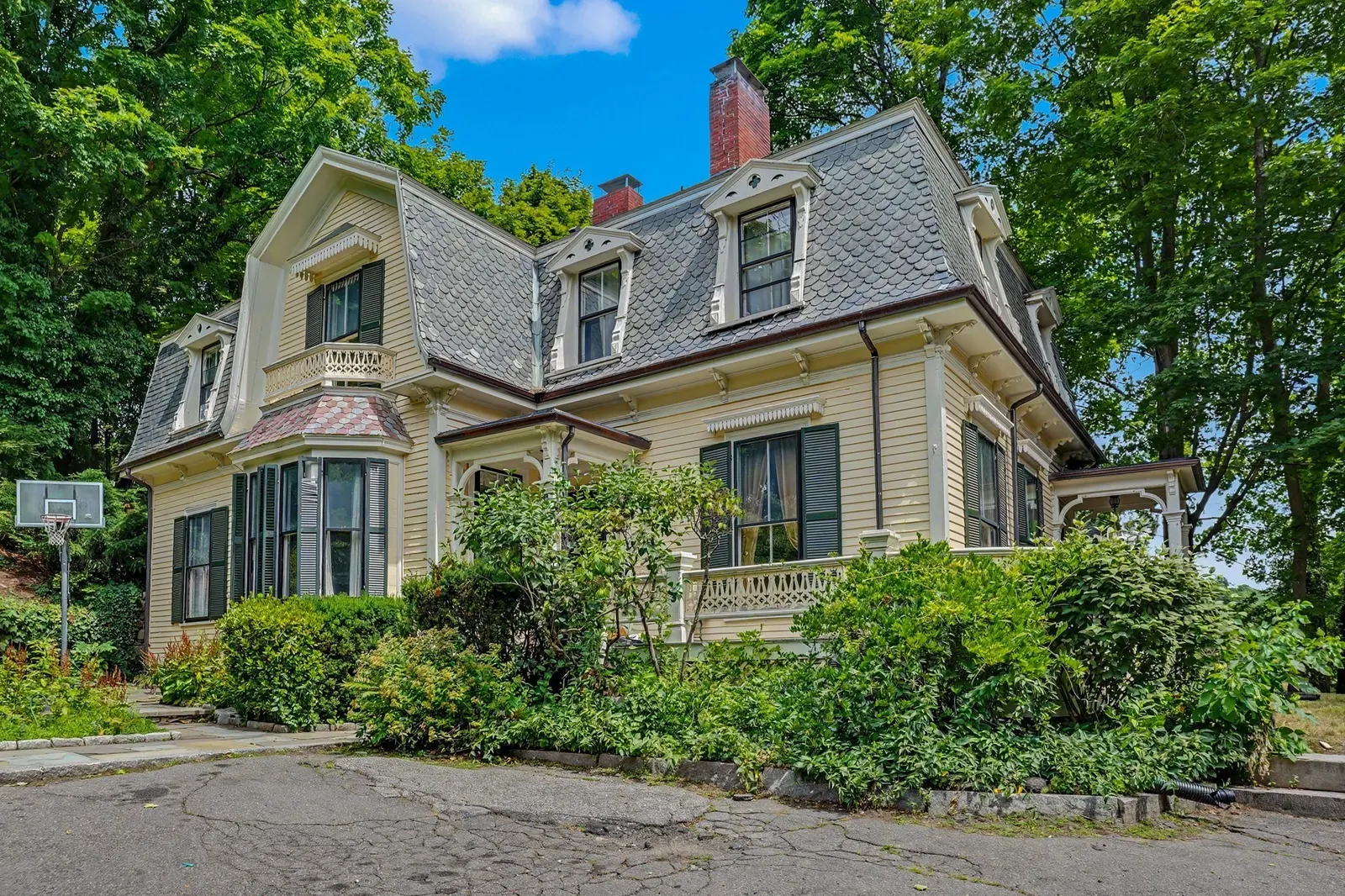 613 Pleasant St, Belmont