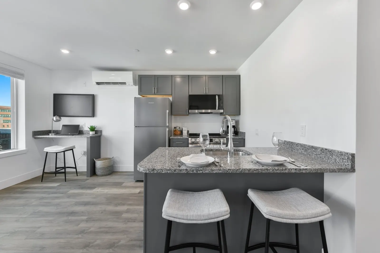 585 Essex St #101, Lynn