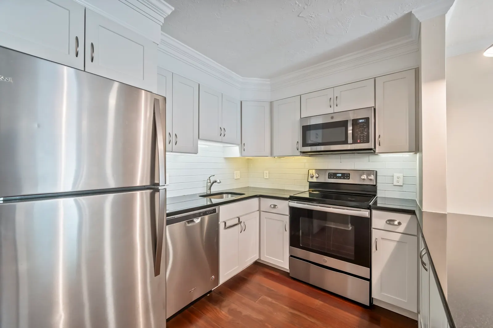 152 Quincy Shore Dr #13, Quincy