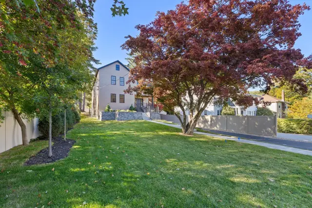 6 Sheridan St