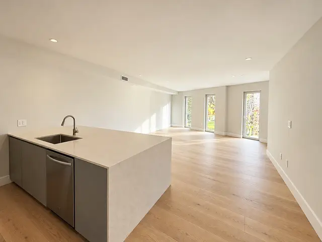 27 Kenilworth St #6