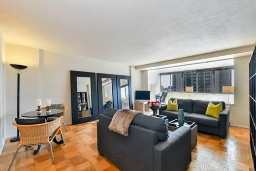 2 Hawthorne Pl #14L, Boston