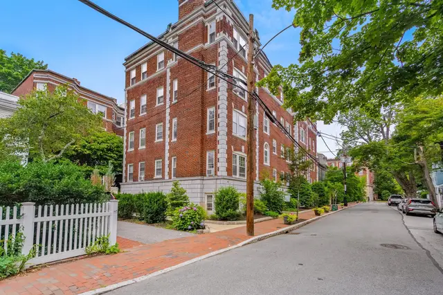 41 Bowdoin St #25