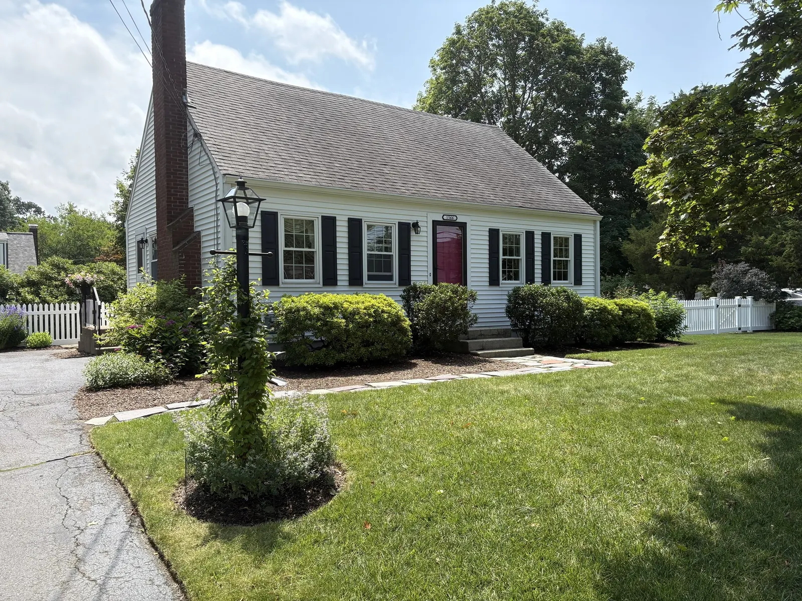 1566 Main Street, Walpole