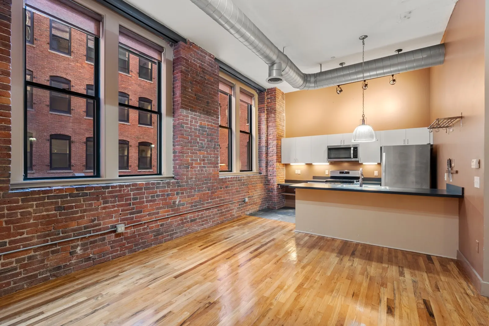 13-17 Willow St #205, Lynn