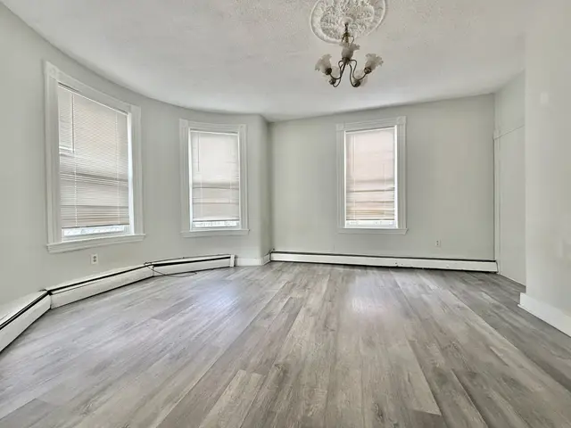 8-10 Oakland St #1