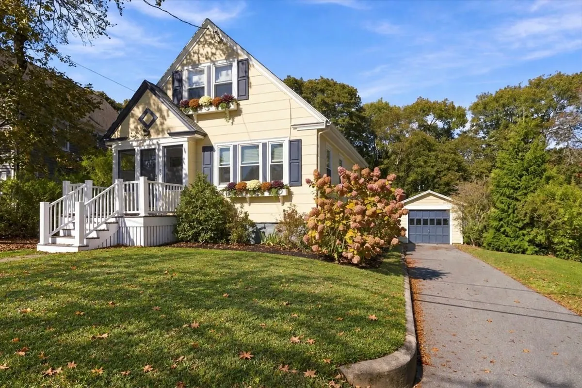 82 Manatee Rd, Hingham