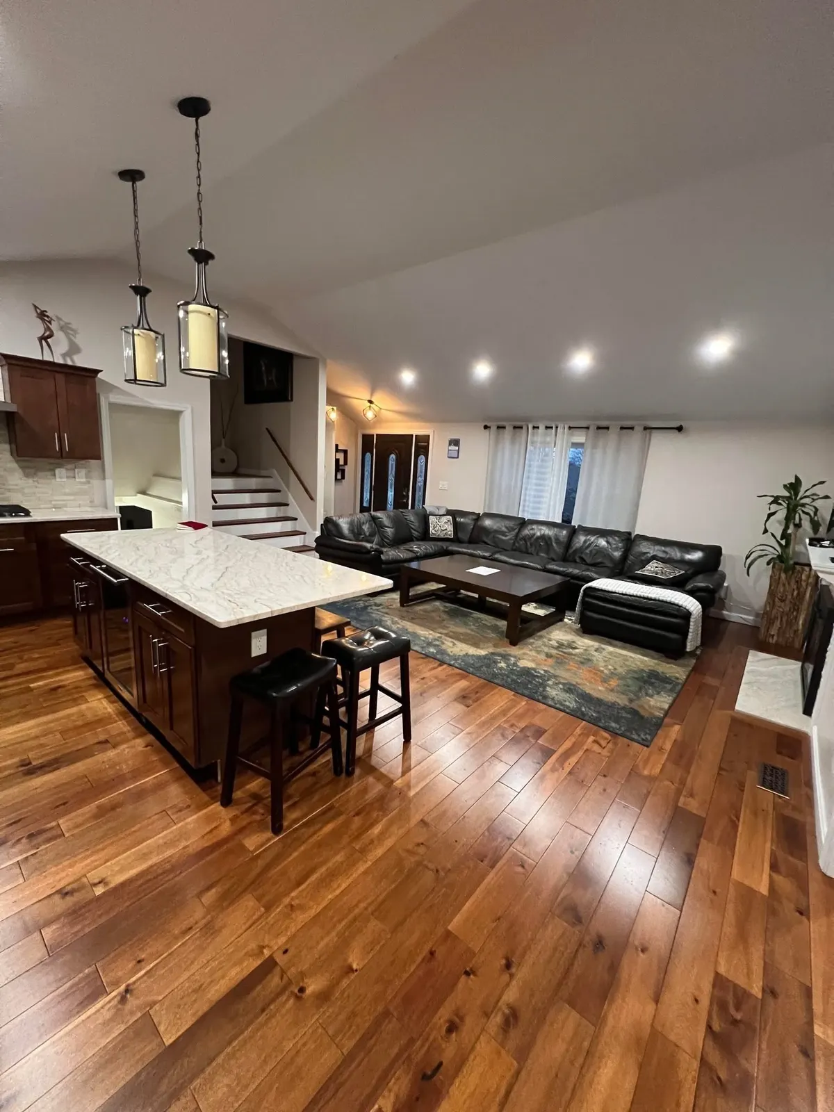 35 Glen Cir, Waltham