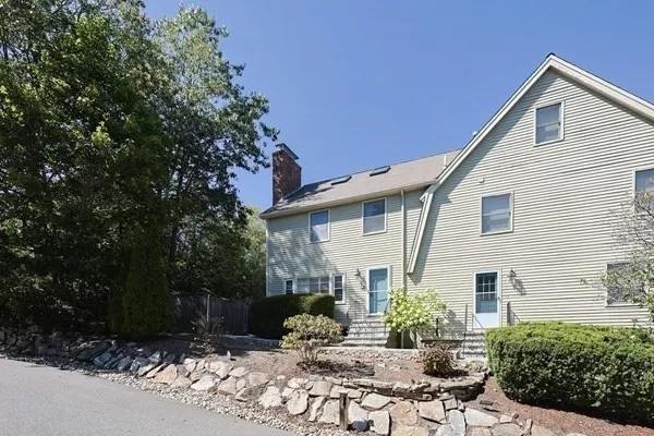 26 Pleasant St #B, Wellesley