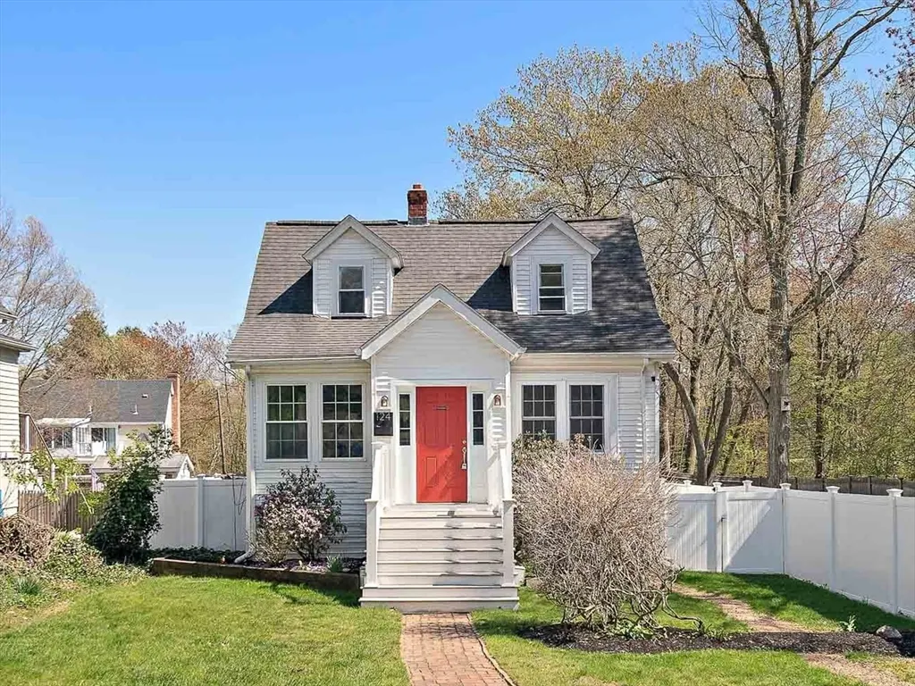 124 Gainsville Rd, Dedham