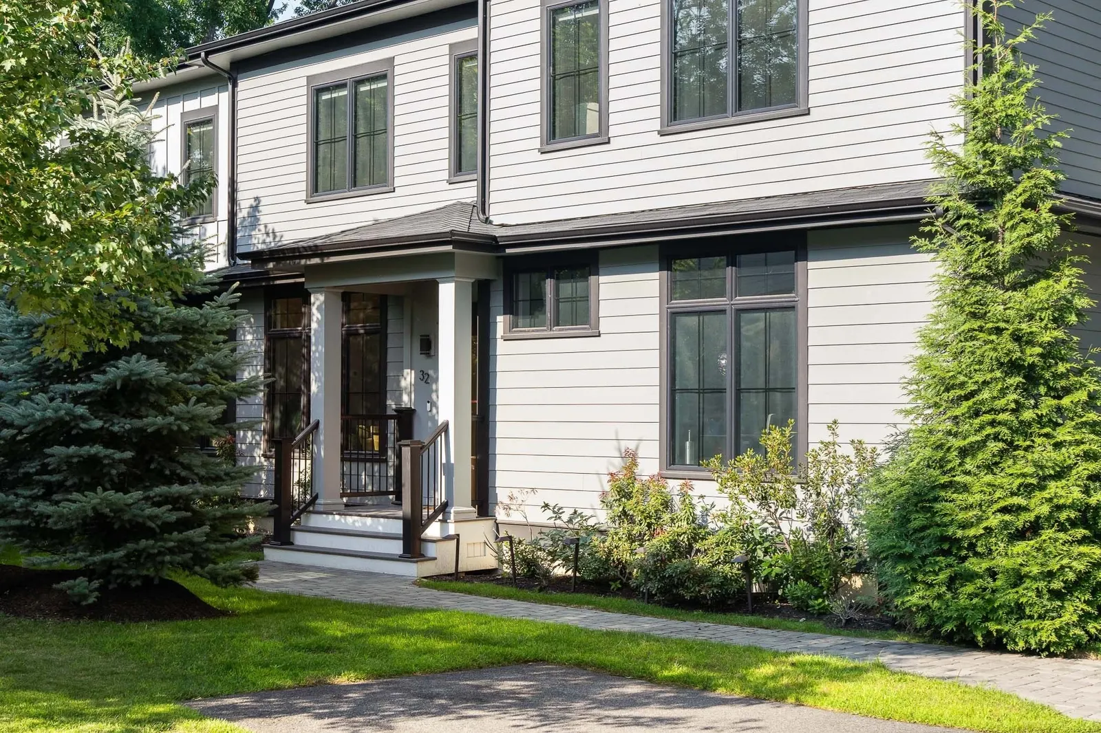 32 Lantern Ln, Wellesley