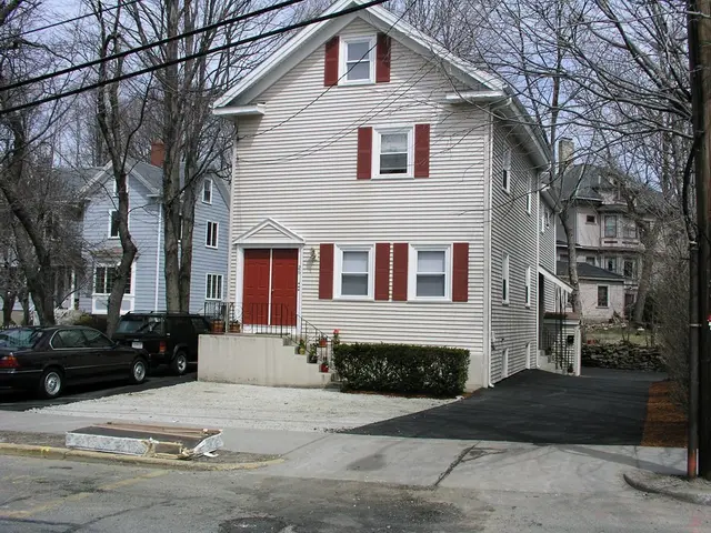 26 Willow St Parking Spot Car #P1
