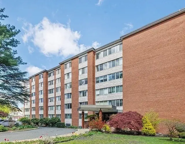 22 Chestnut Pl #306
