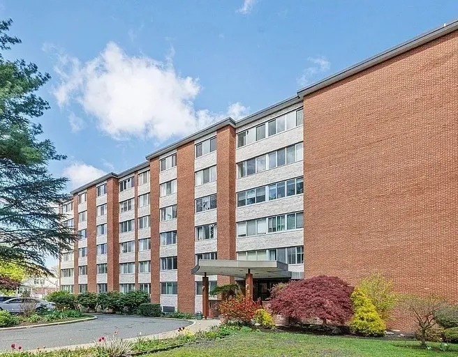 22 Chestnut Pl #306, Brookline