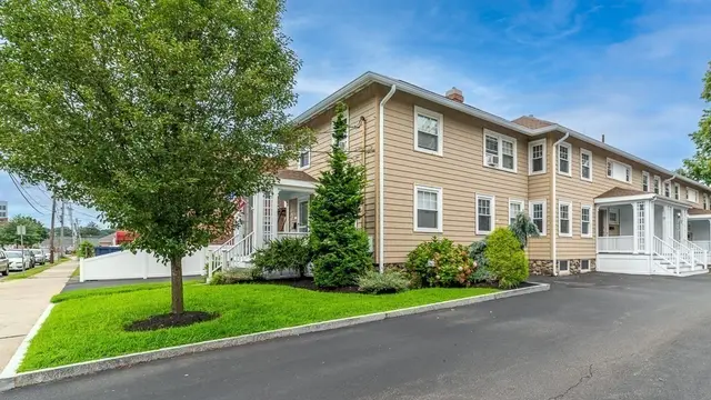 37 Richardson Ave #3702