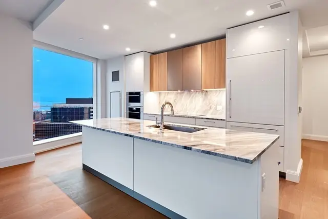 240 Devonshire Street #4512