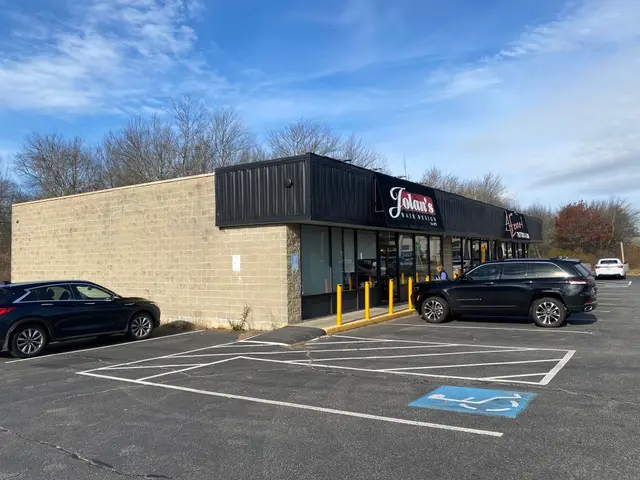 1169 Main St #1