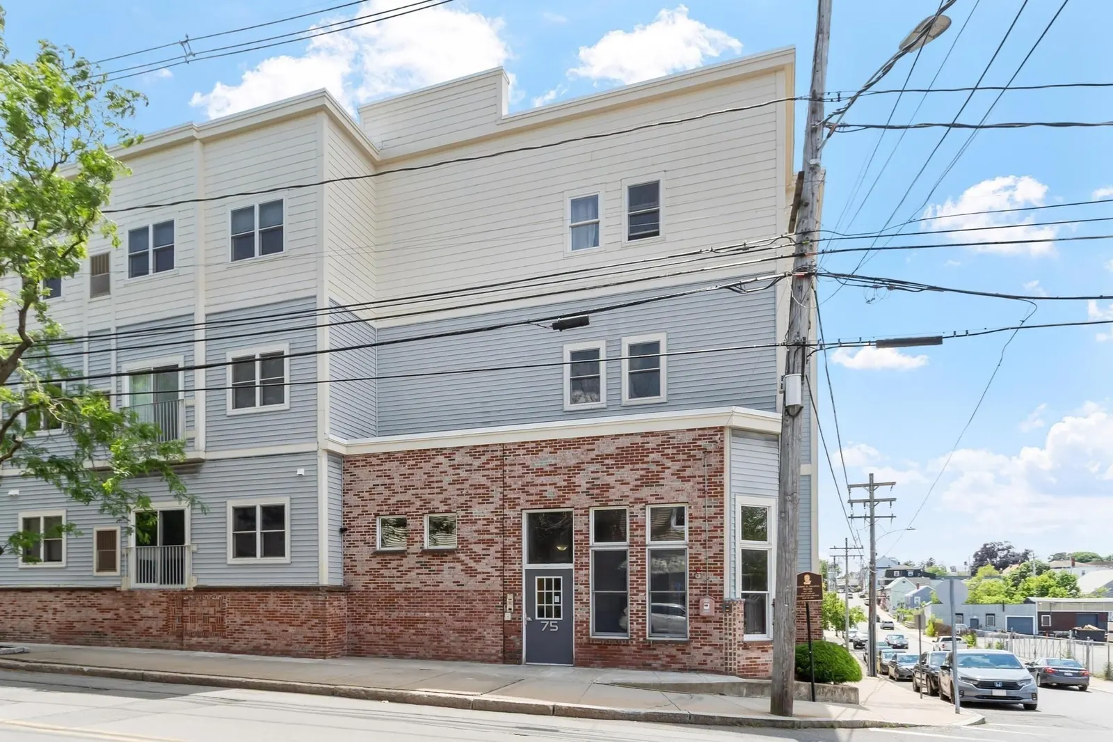 75 Walnut St #302, Peabody