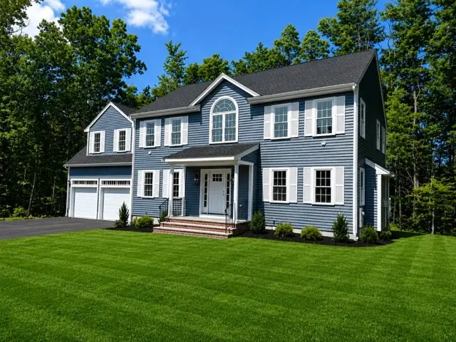 4 Clarendon Circle