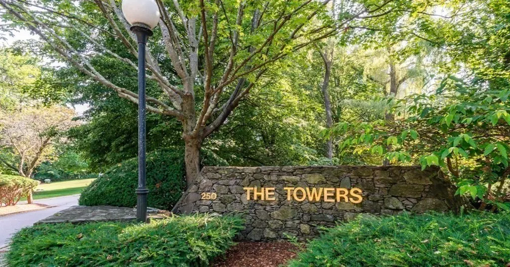 250 Hammond Pond Parkway #812 N, Newton