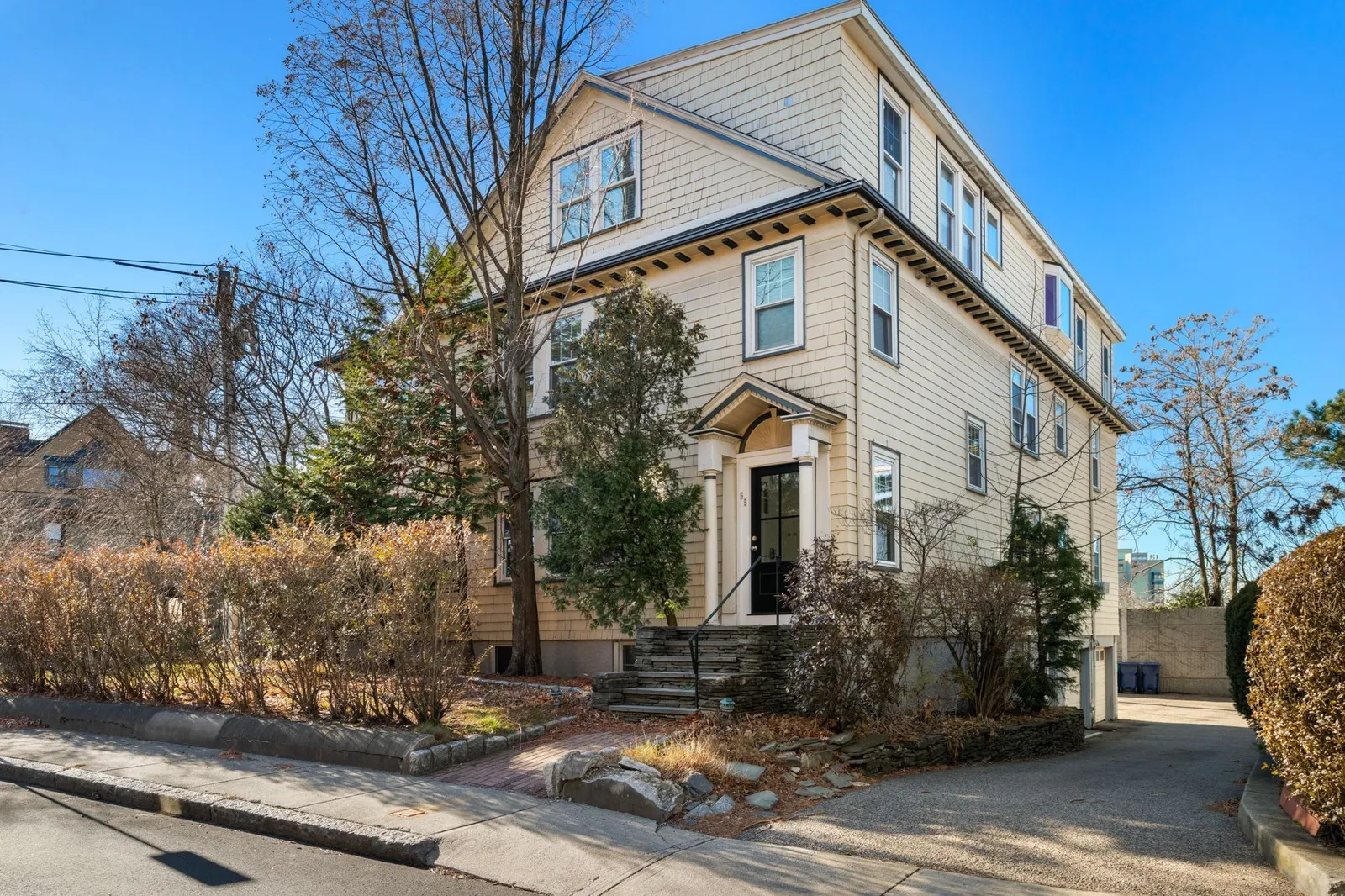 65-67 Saint James Circle, Newton