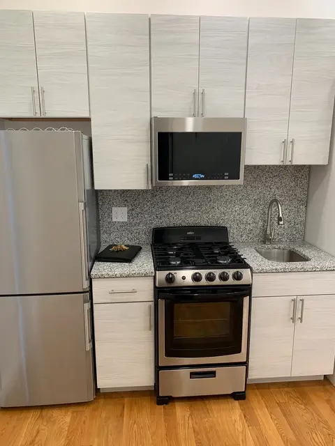 9 Sixth St #5