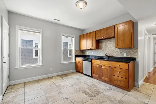 51 King St #3