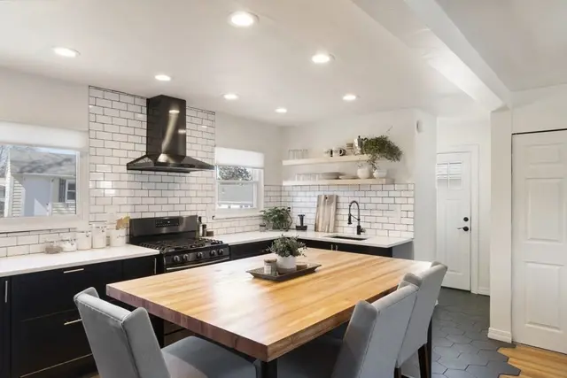 55 Paragon Rd