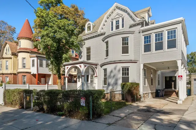 26 Lawrence Ave