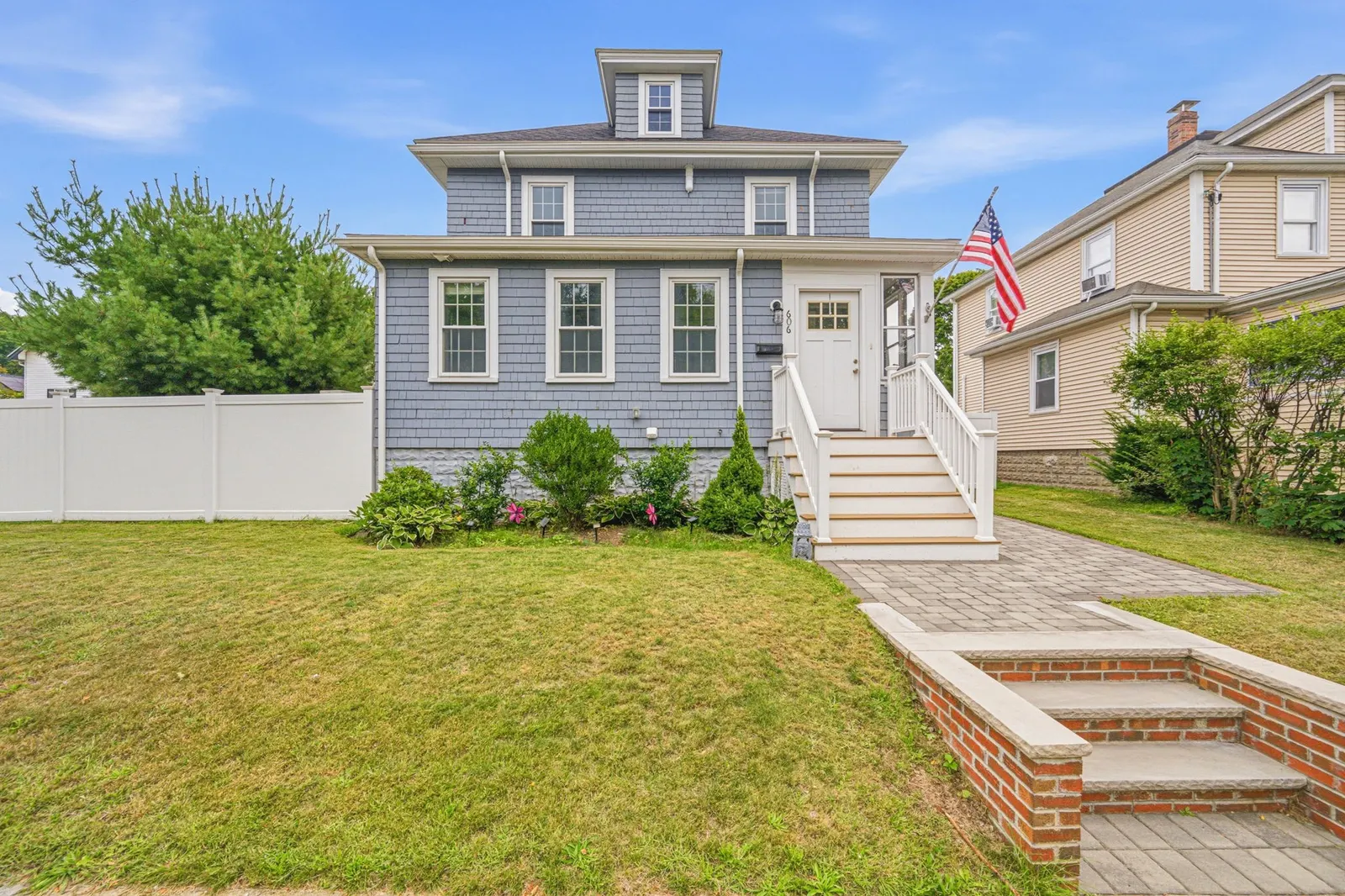 606 Lincoln Ave, Saugus