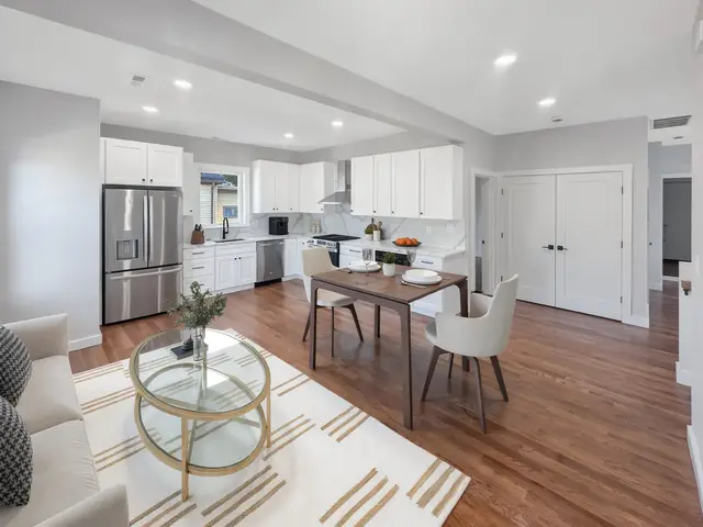 21 Hutchinson St #2