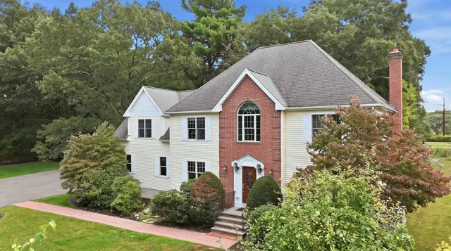 24 Goodnow Ln