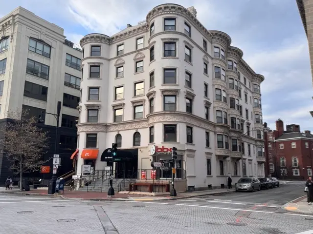 636 Beacon St #404