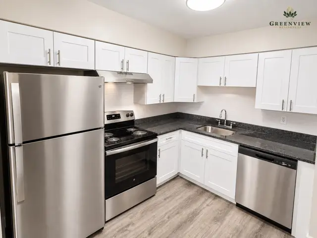 10 Greenview #203