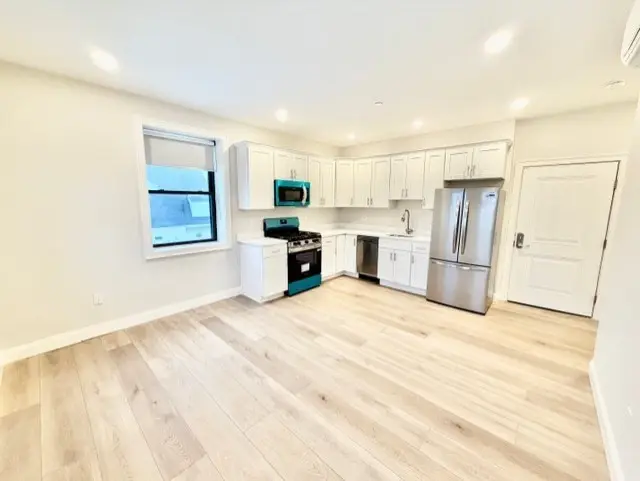 220 Winthrop #302