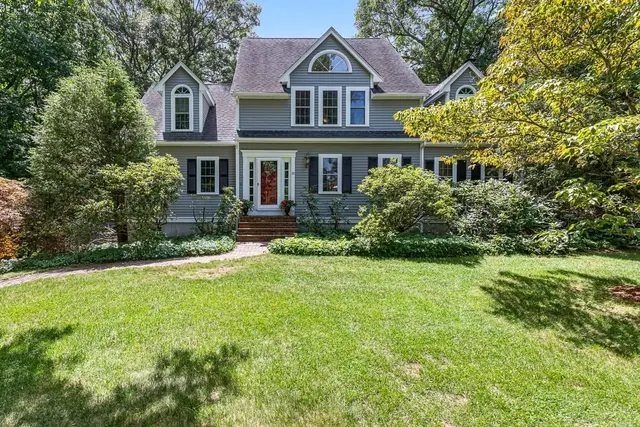 85 Comstock Dr