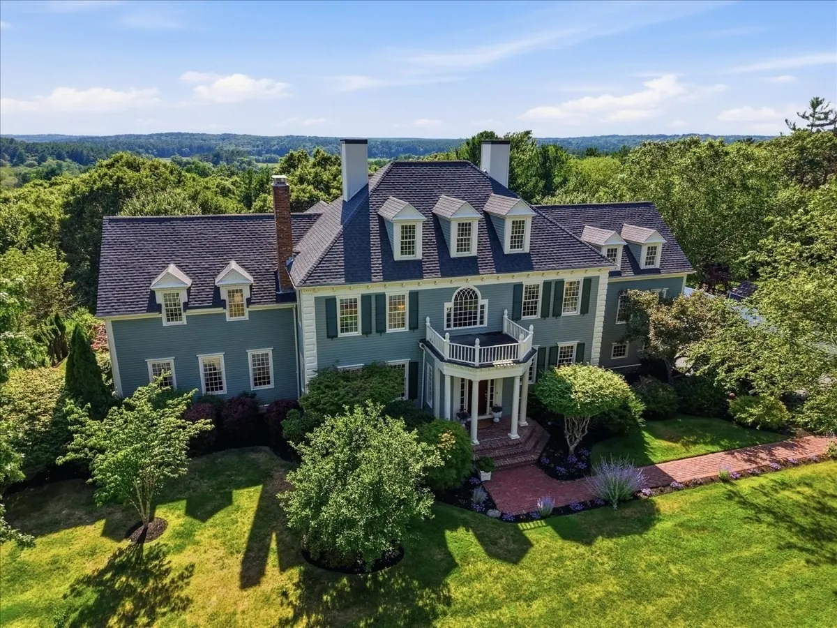 104 Pokanoket Ln, Marshfield