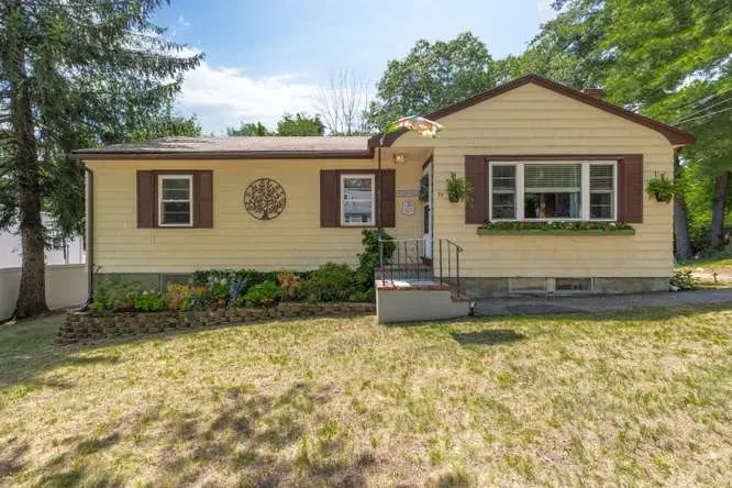 70 Montrose Ave, Wakefield