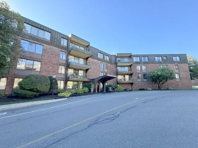 1002 Paradise Rd #3R