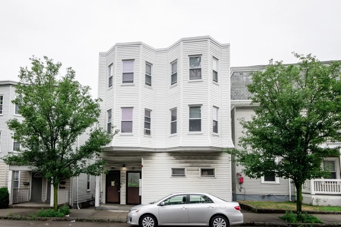 25 W Wyoming Ave #6, Melrose